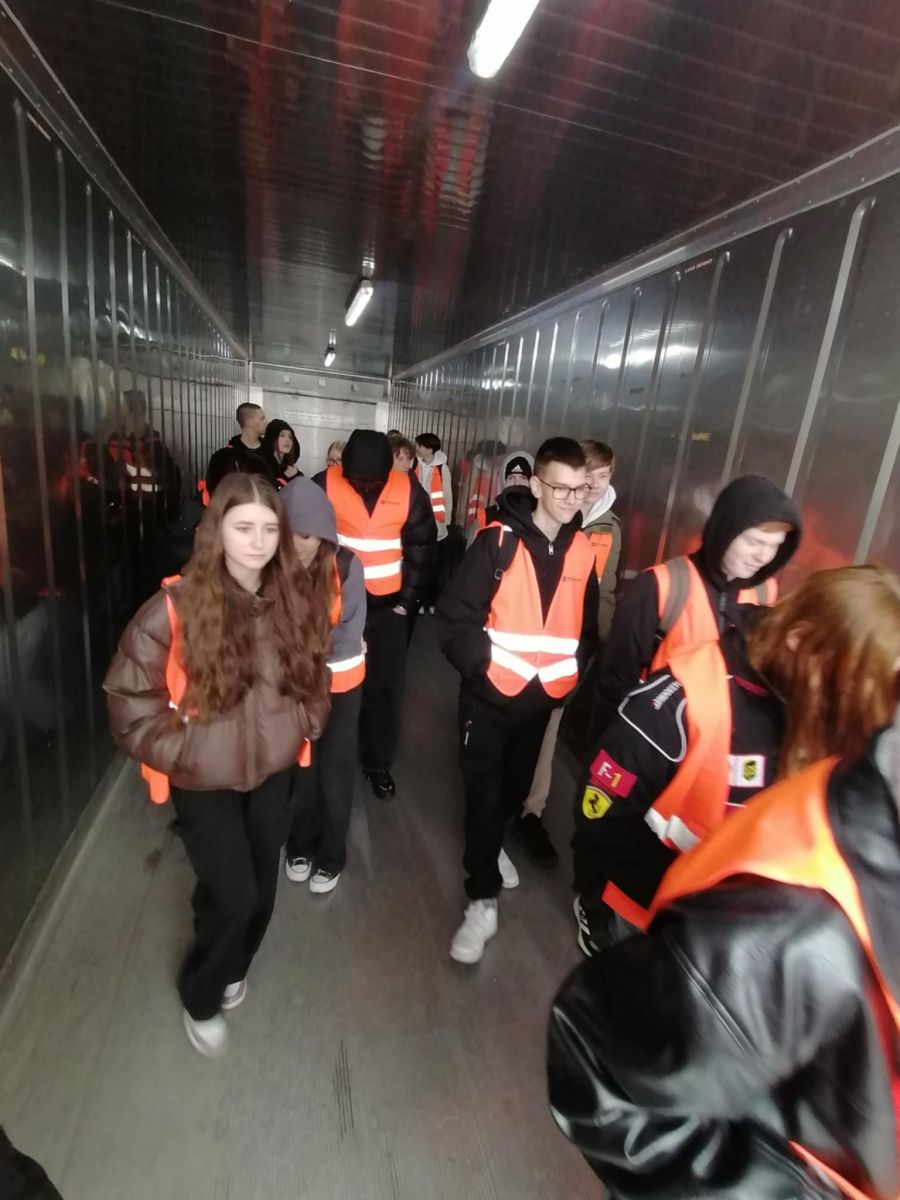 d38bac75-df3b-41a4-b91a-26759625ec08.jpg
